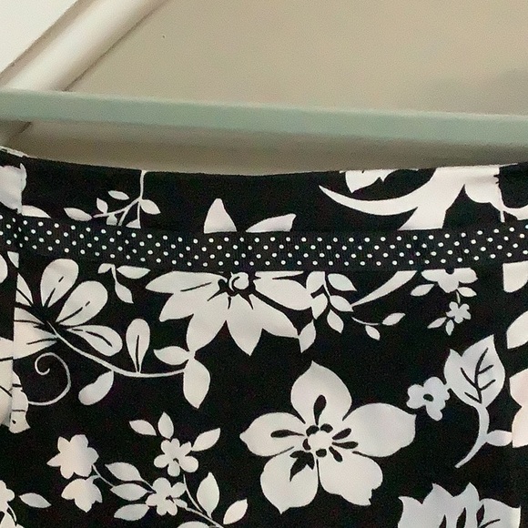 Black and white flower print skirt - Picture 3 of 6